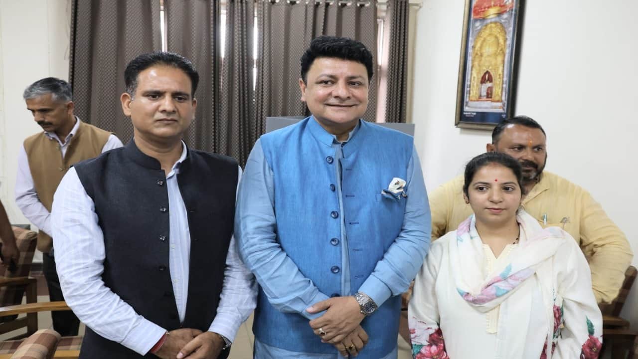 भाजपा के शमशेर नैहरिया बने एमसी धर्मशाला के मेयर, प्रेरणा गुलेरिया डिप्टी मेयर।