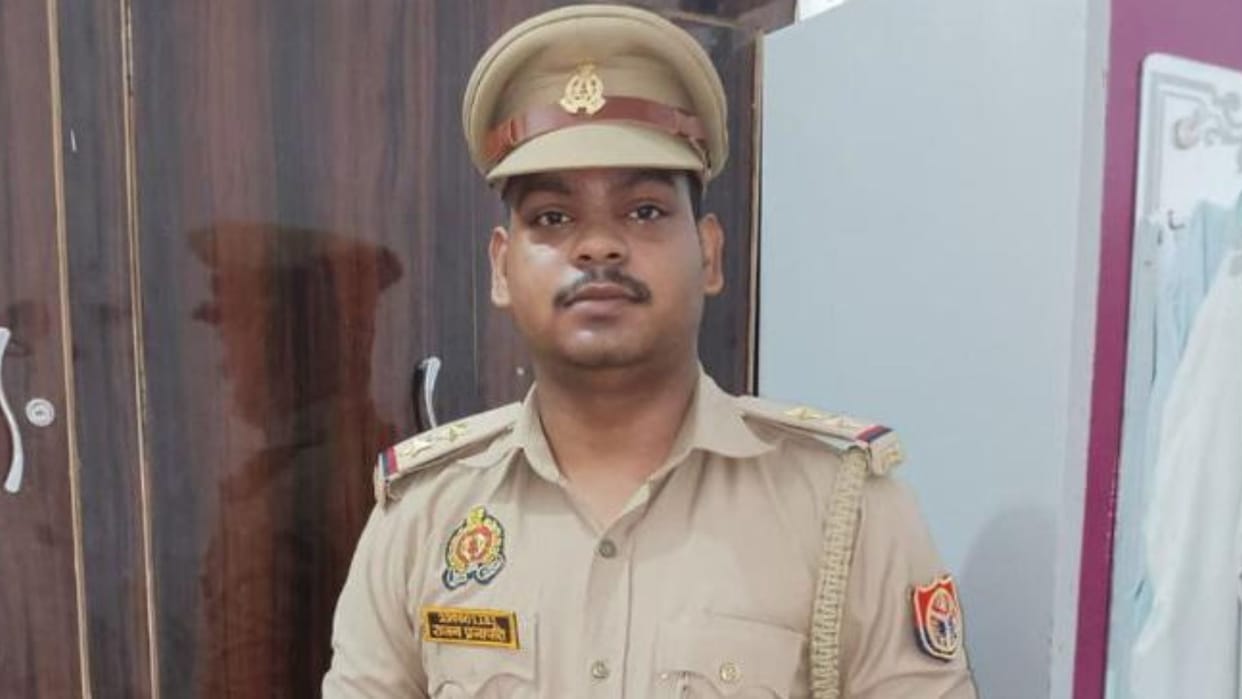 Varanasi Police arrested fake Sub-Inspector  He threaten people while wearing uniform