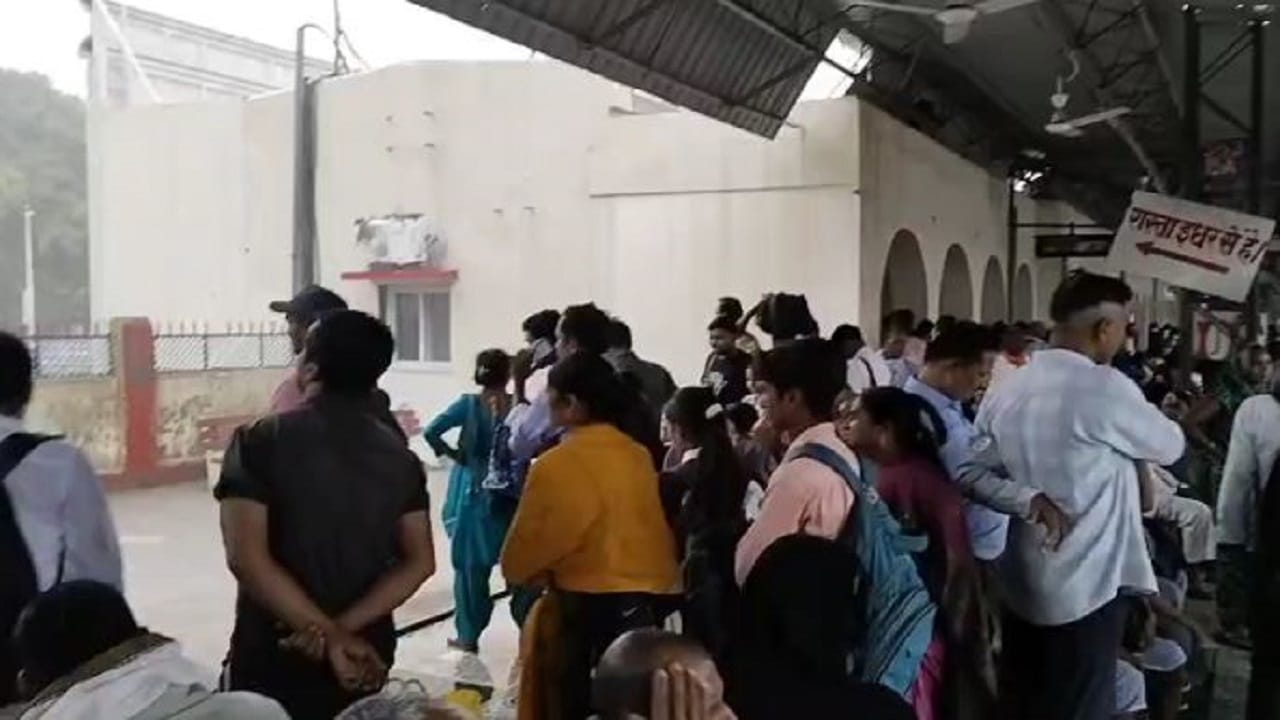 heavy rain disrupts normal life in Budaun waterlogging on the roads