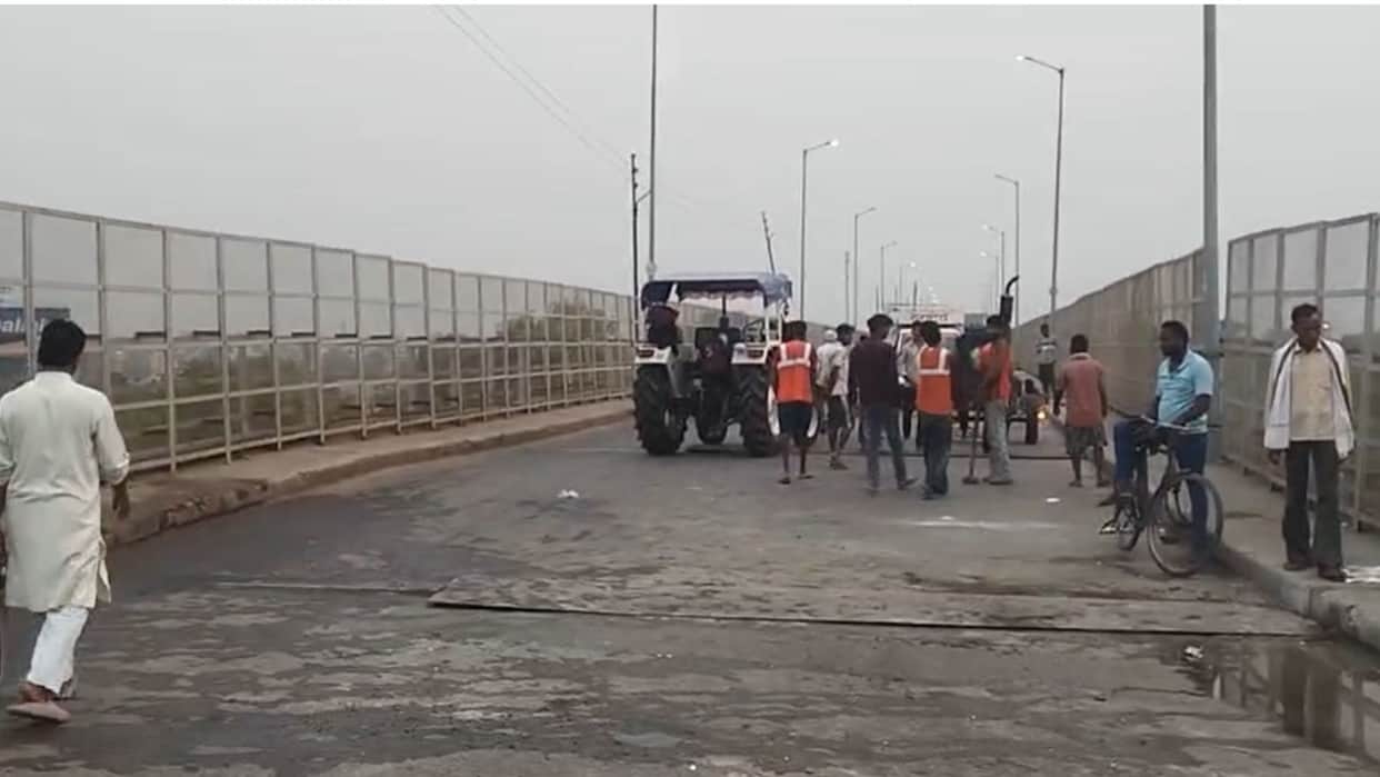Rajghat Malviya Bridge Claim to complete work in 60 days not even seven joints replaced in 15 days