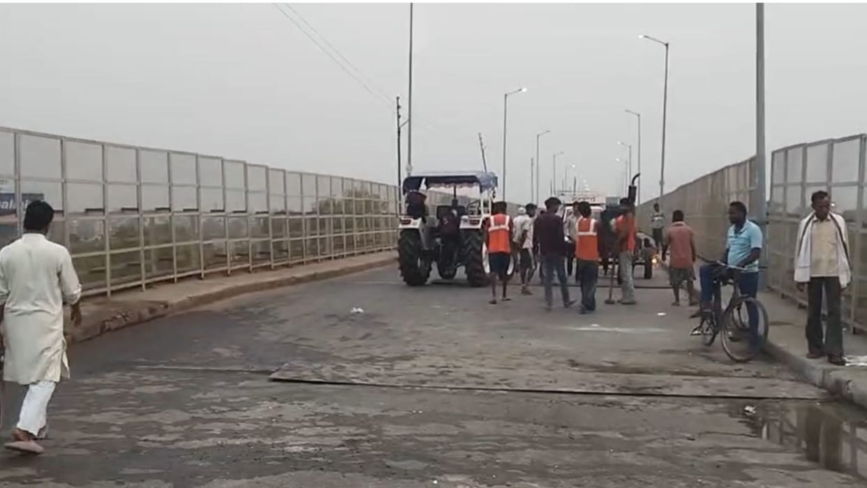 Rajghat Malviya Bridge Claim to complete work in 60 days not even seven joints replaced in 15 days