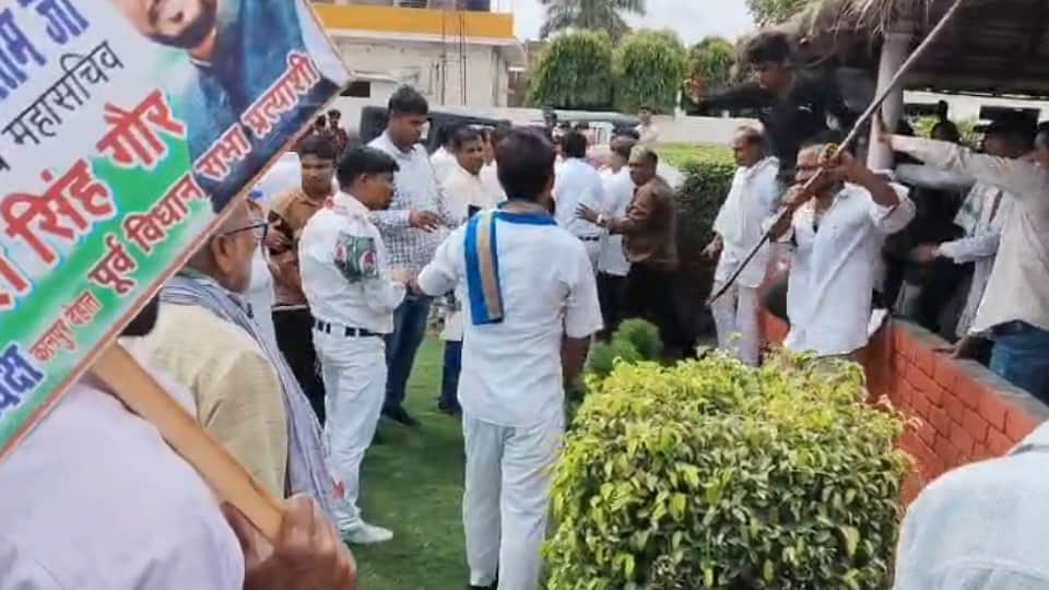 Kanpur Dehat: Congress members clash during National General Secretary's welcome