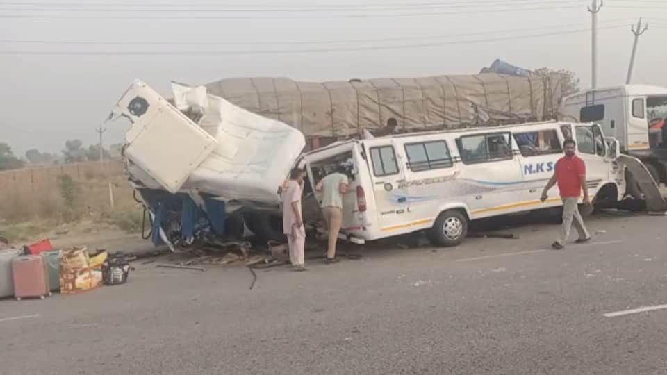 ट्रक से टकराई गाड़ी