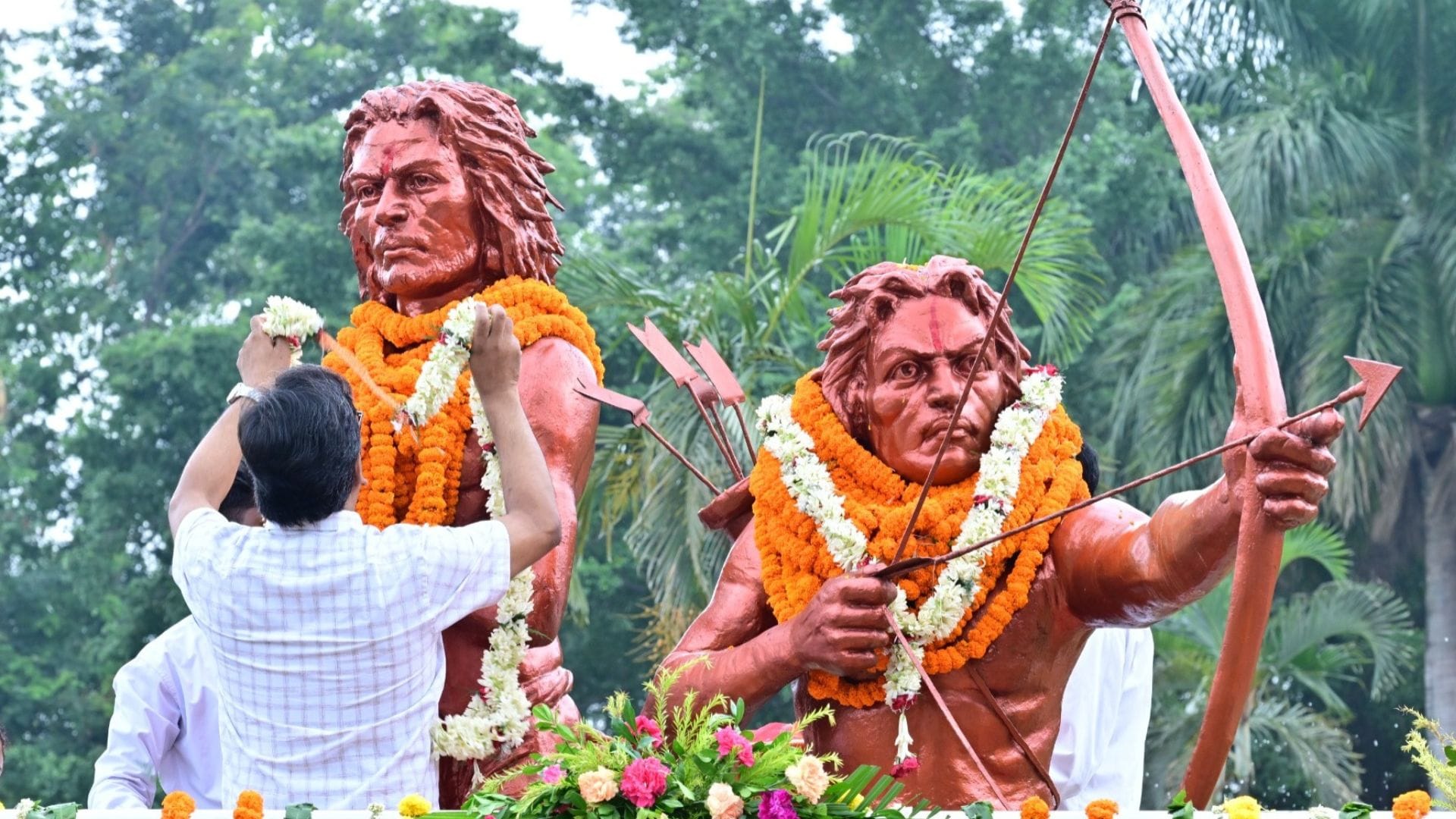 सीएम सोरेन ने किया माल्यापर्ण