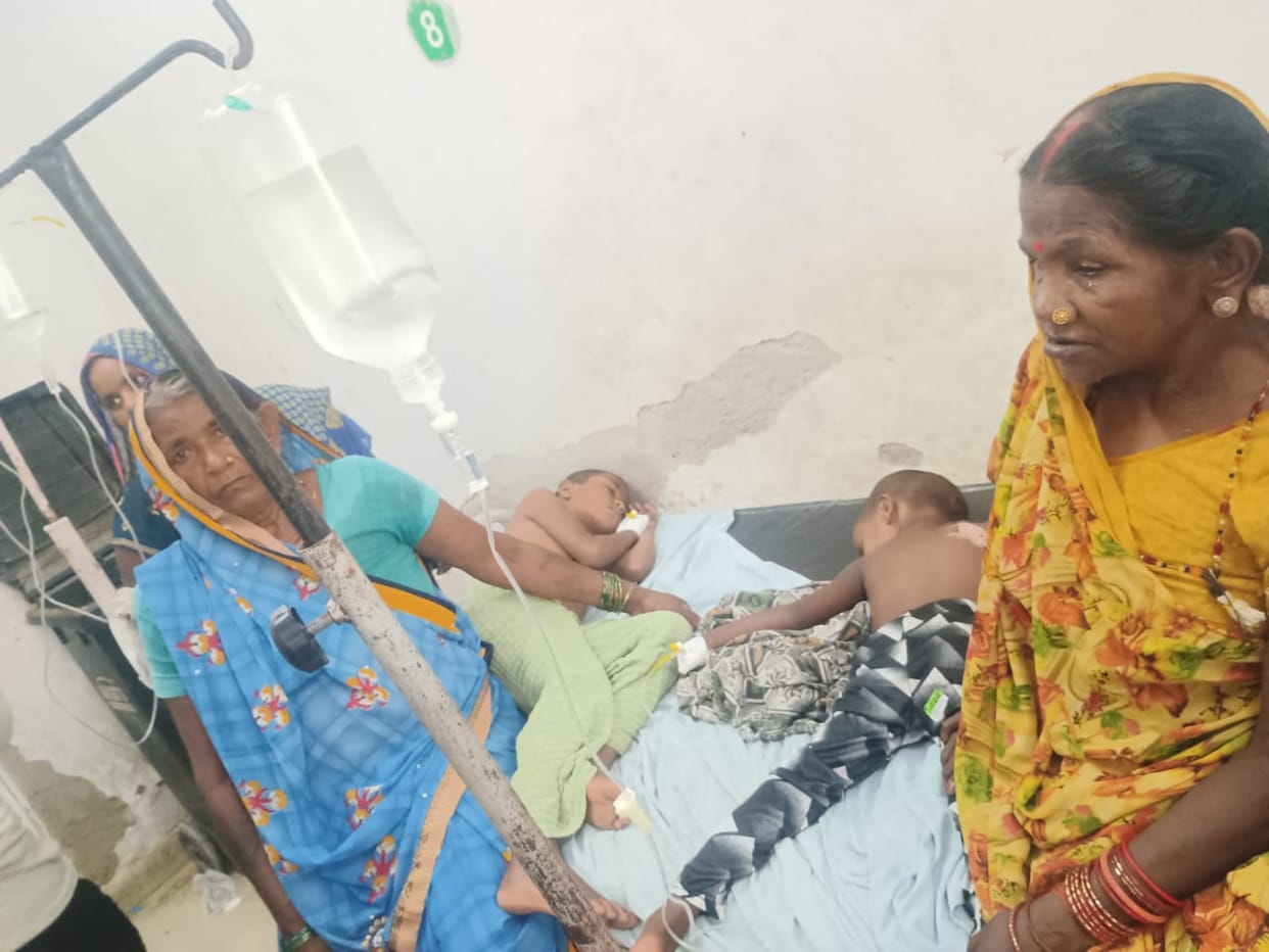 Sultanpur: Two killed, eight injured after lightning strikes at two locations.