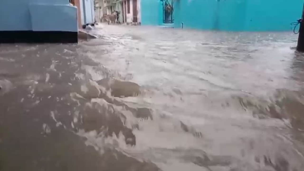 heavy rain disrupts normal life in Budaun waterlogging on the roads