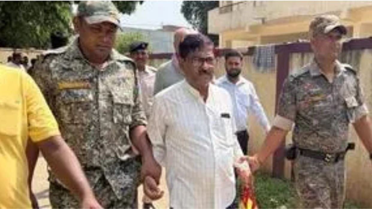 ACB arrests red handed while accepting bribe of 8 Thousand Bribery in government school