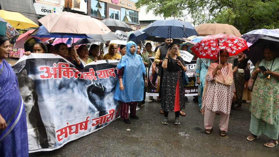 Dehradun: Demand for justice in the Ankita Bhandari case; CBI office locked and slogans raised
