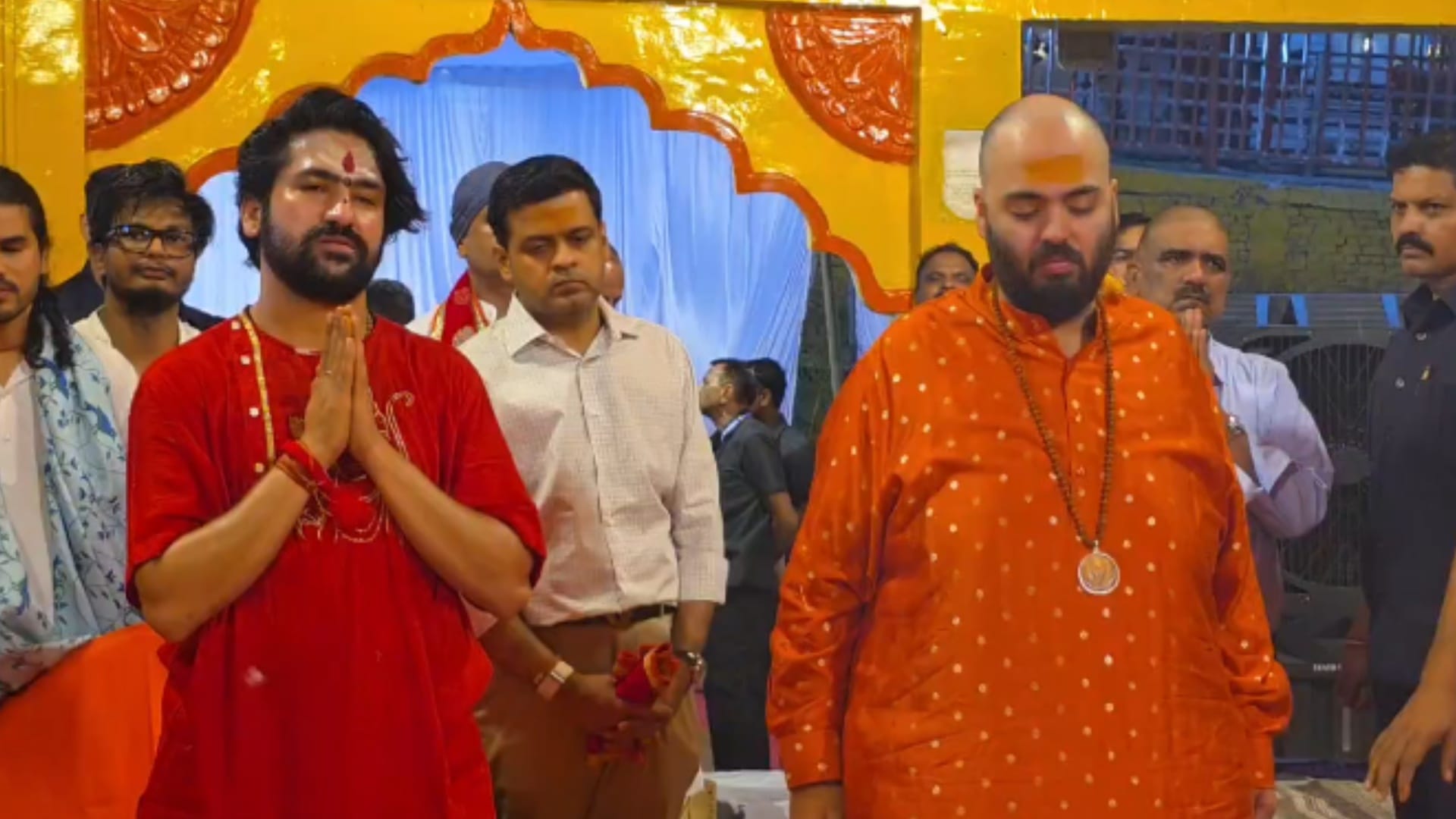 Anant Ambani reached Bageshwar Dham: Darshan of Balaji, worshiped 11 girls and took blessings
