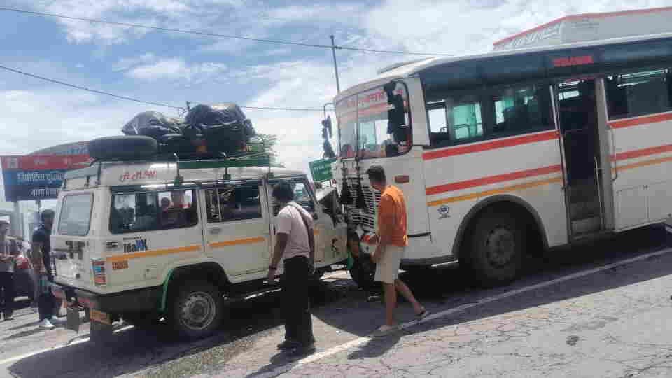 Accident on Rishikesh-Badrinath Highway  collision between bus and Max vehicle