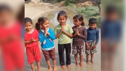 बच्चों ने डीएम से की अपील