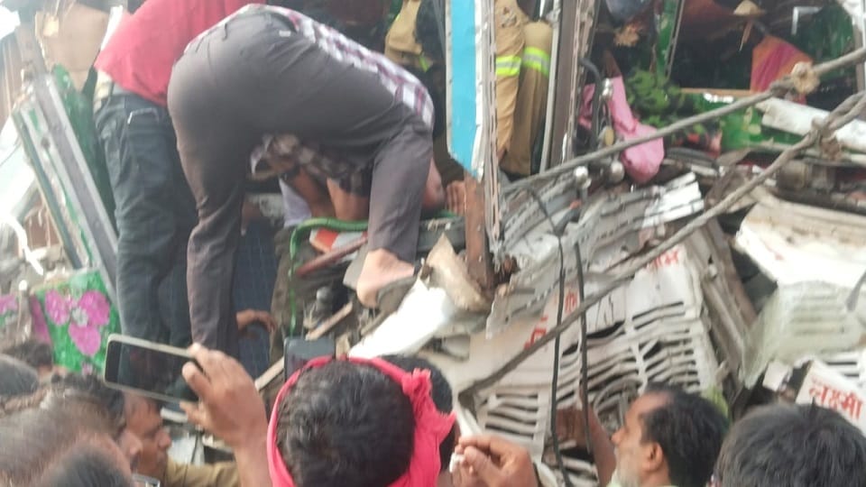Truck Driver Trapped for 90 Minutes After Highway Crash Rescued with Hydra Crane