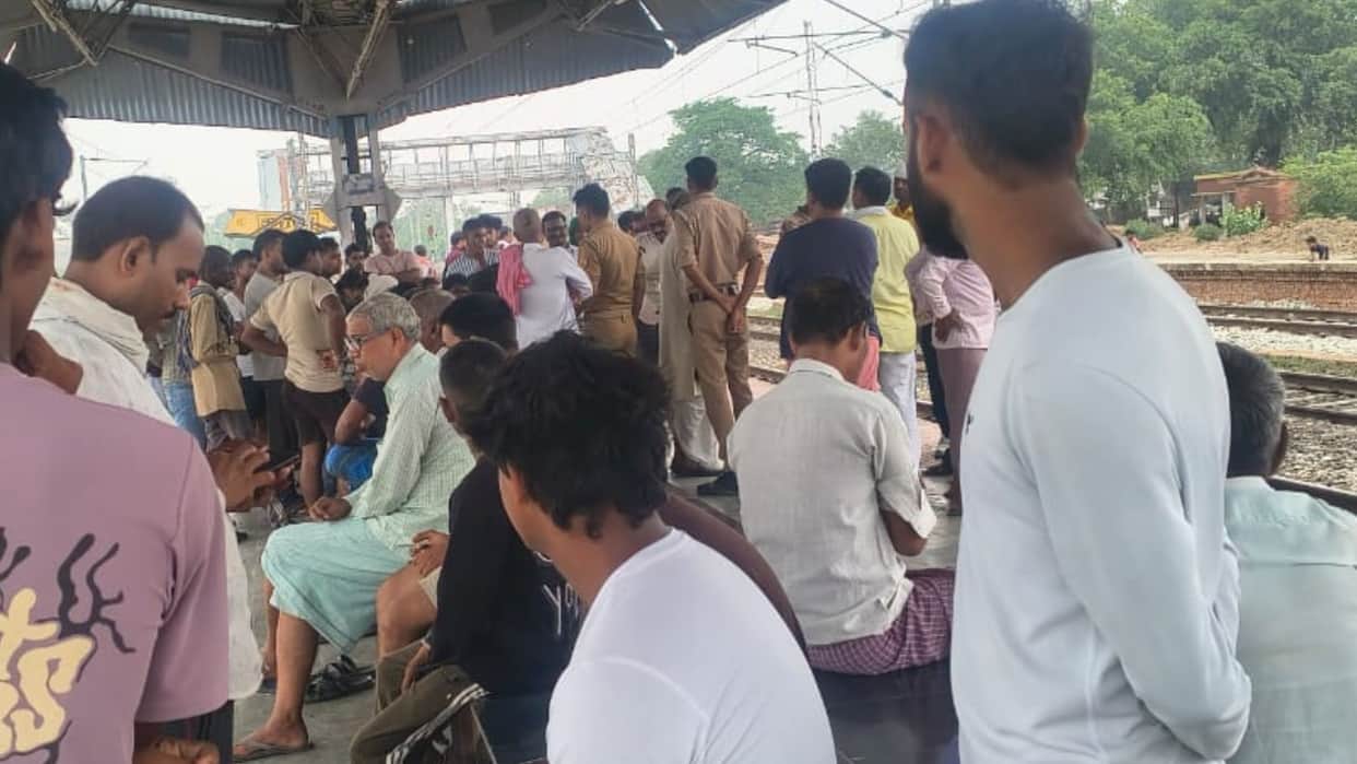 Retired teacher dies after hit by train near Kuchaman station in chandauli