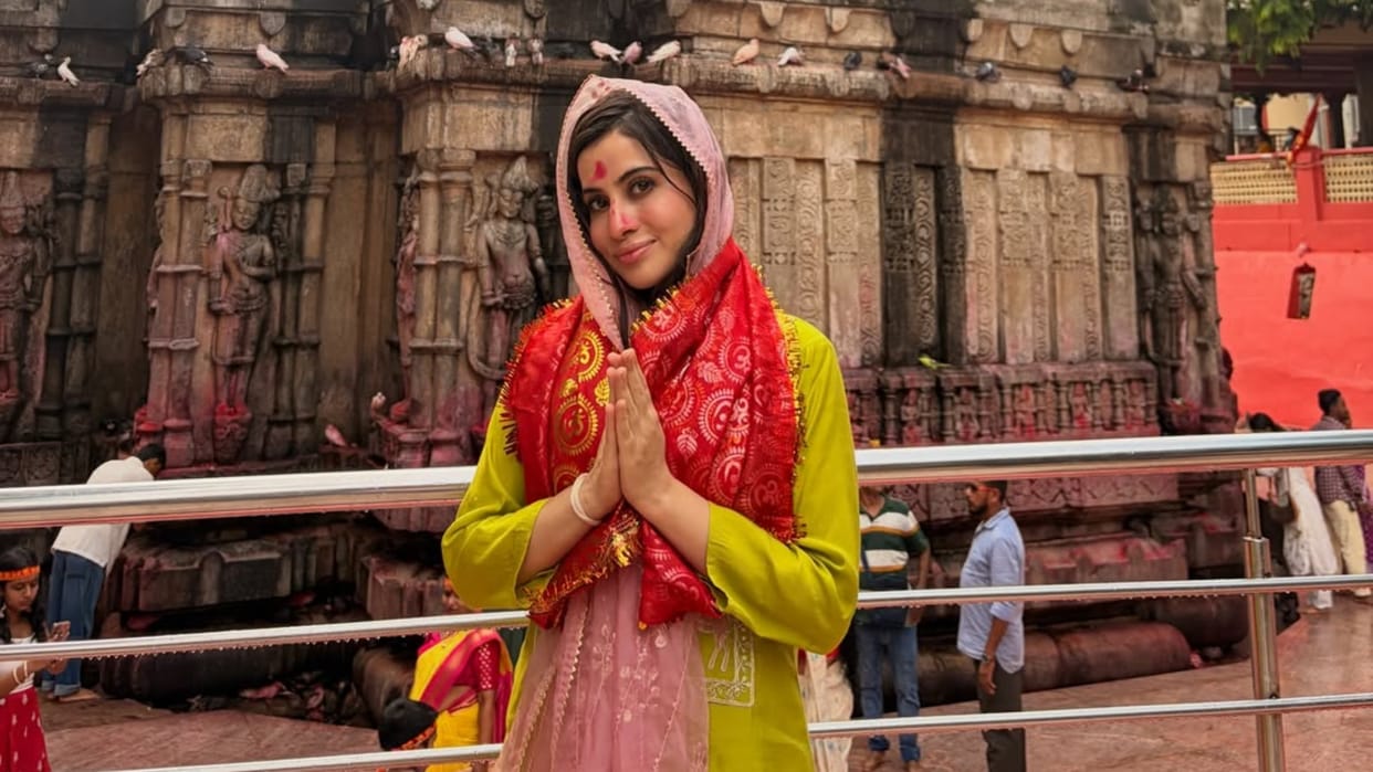 Uorfi Javed visited Kamakhya Devi Temple Share Pictures On Social Media Fans Were Surprised