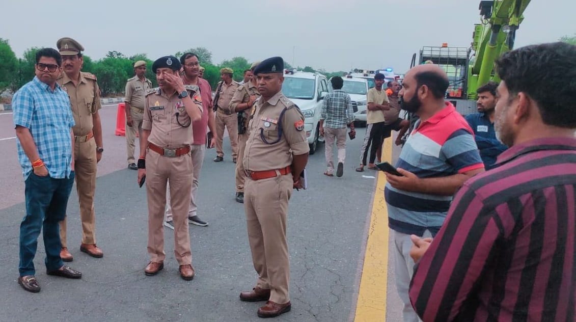 Unnao Accident Drunk driver speeds bus crashes into car after breaking through divider five dead