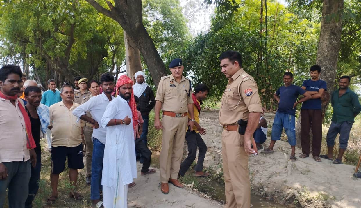 Kannauj Horrific end to domestic strife husband critically injured wife with an axe then hanged himself