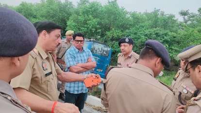 Unnao Accident Drunk driver speeds bus crashes into car after breaking through divider five dead