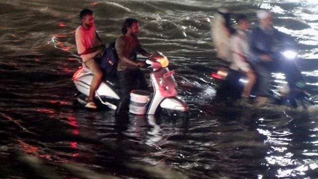 Indore News Heavy Rain Lashes Indore Leading To Severe Waterlogging And Traffic Jams