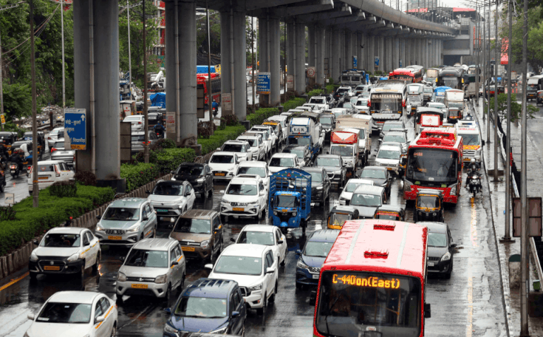 Mumbai Rain: मुंबई में बारिश पर IMD के ताजा अलर्ट में क्या? कई इलाकों में जलभराव, जनजीवन, यातायात पर बुरा असर