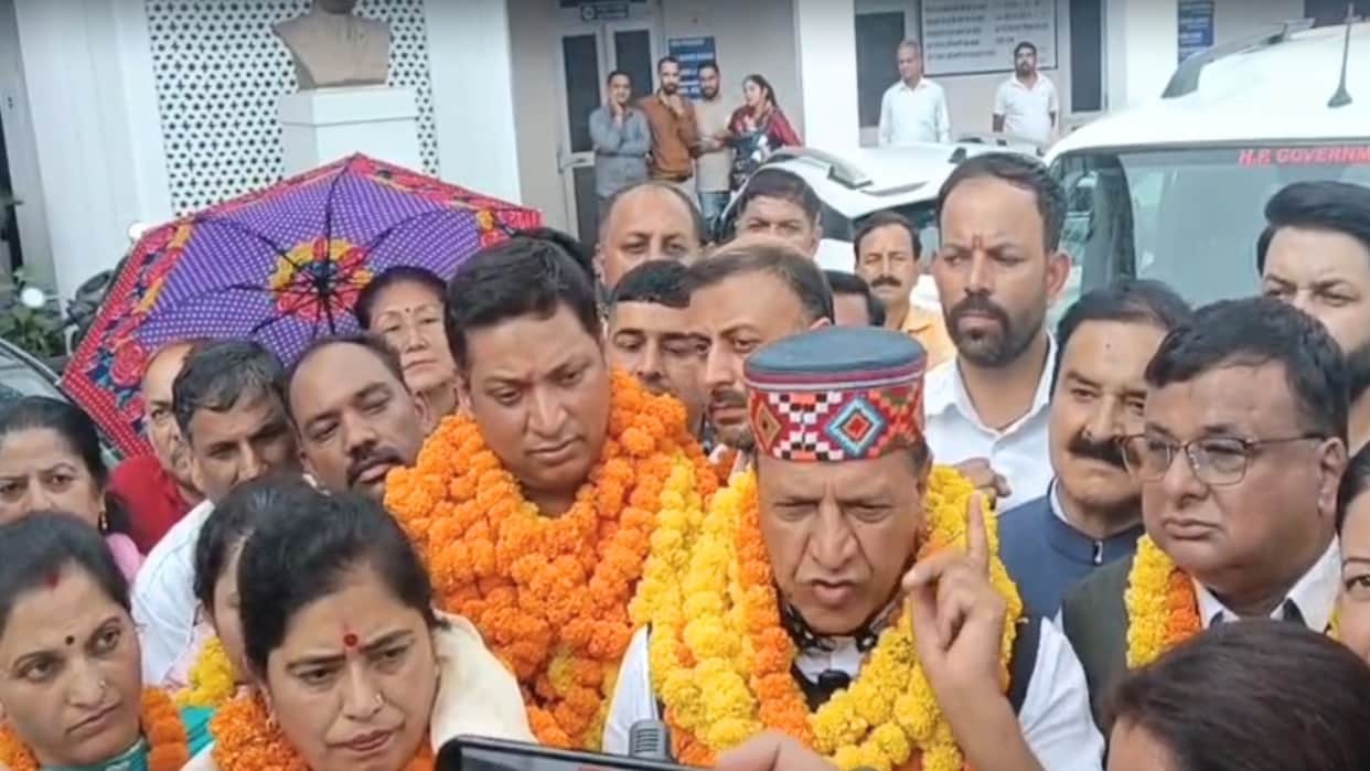 BJP's Sushma becomes Mayor of MC Solan; Independent Councilor Gaurav Rajput becomes Deputy Mayor.
