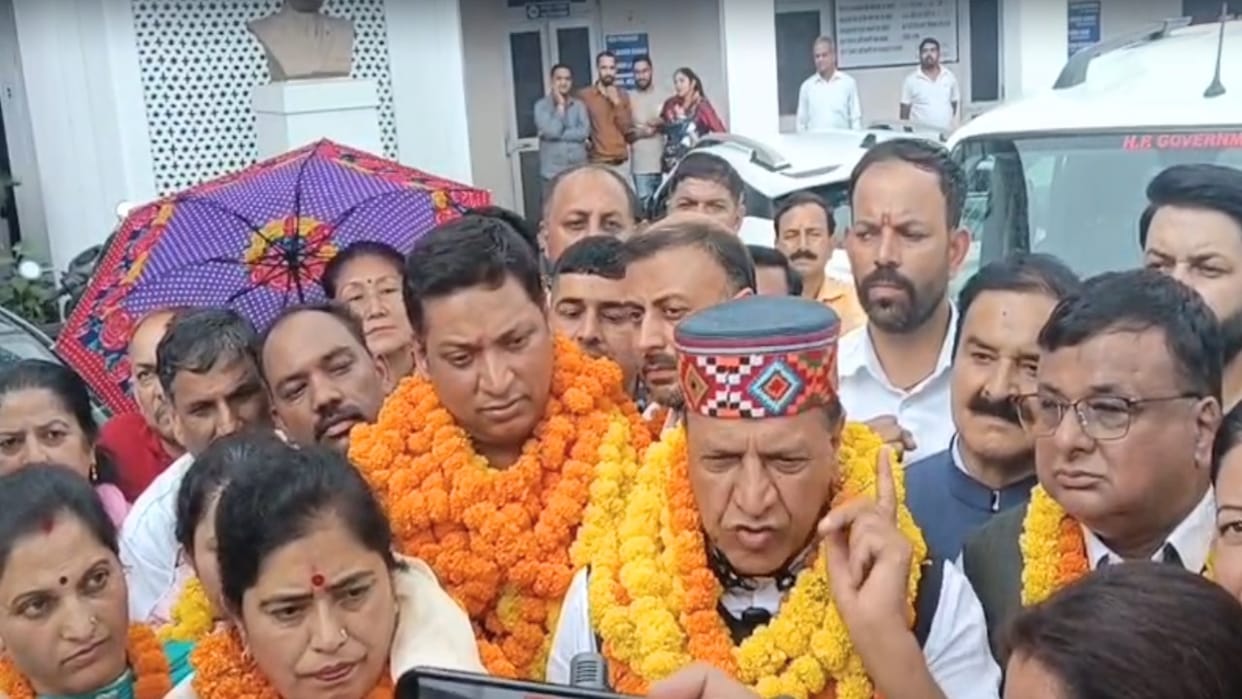 BJP's Sushma becomes Mayor of MC Solan; Independent Councilor Gaurav Rajput becomes Deputy Mayor.