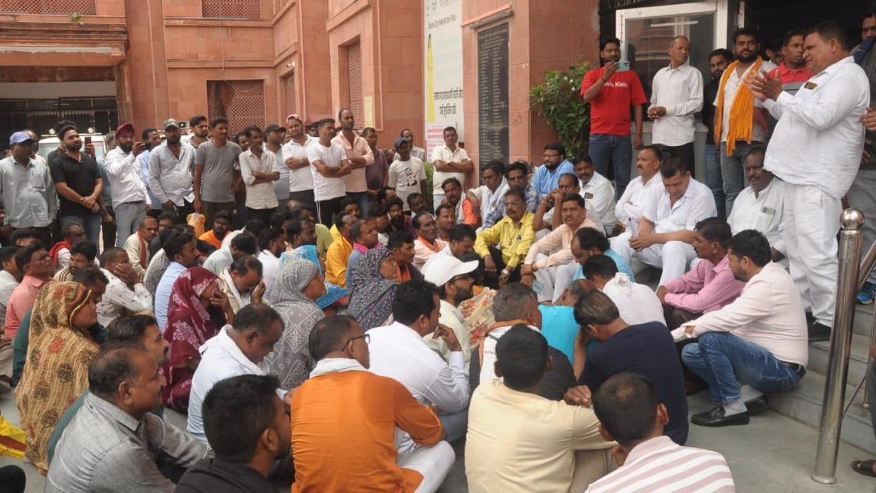 Jhansi: Sanitation workers staged a protest over their demands