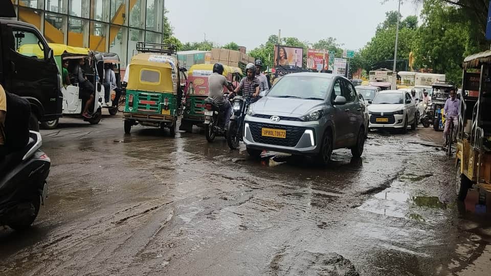 Relief in Sight for Waterlogging Near Taj Mahal: New Drainage Pipeline to Be Laid at Purani Mandi
