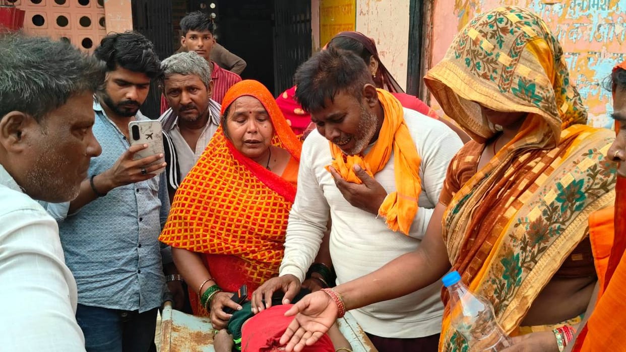 Siblings die after being struck by lightning in Raebareli.