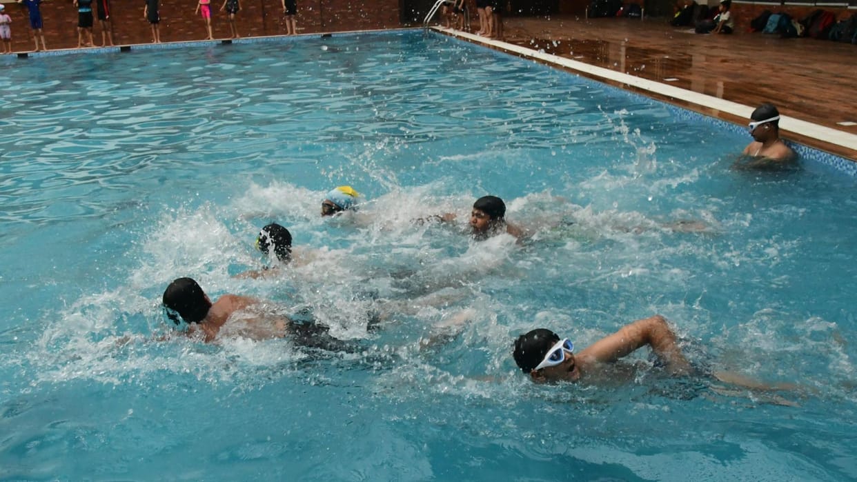 Thirty players from varanasi division with national swimmers will participate in regional swimming competition