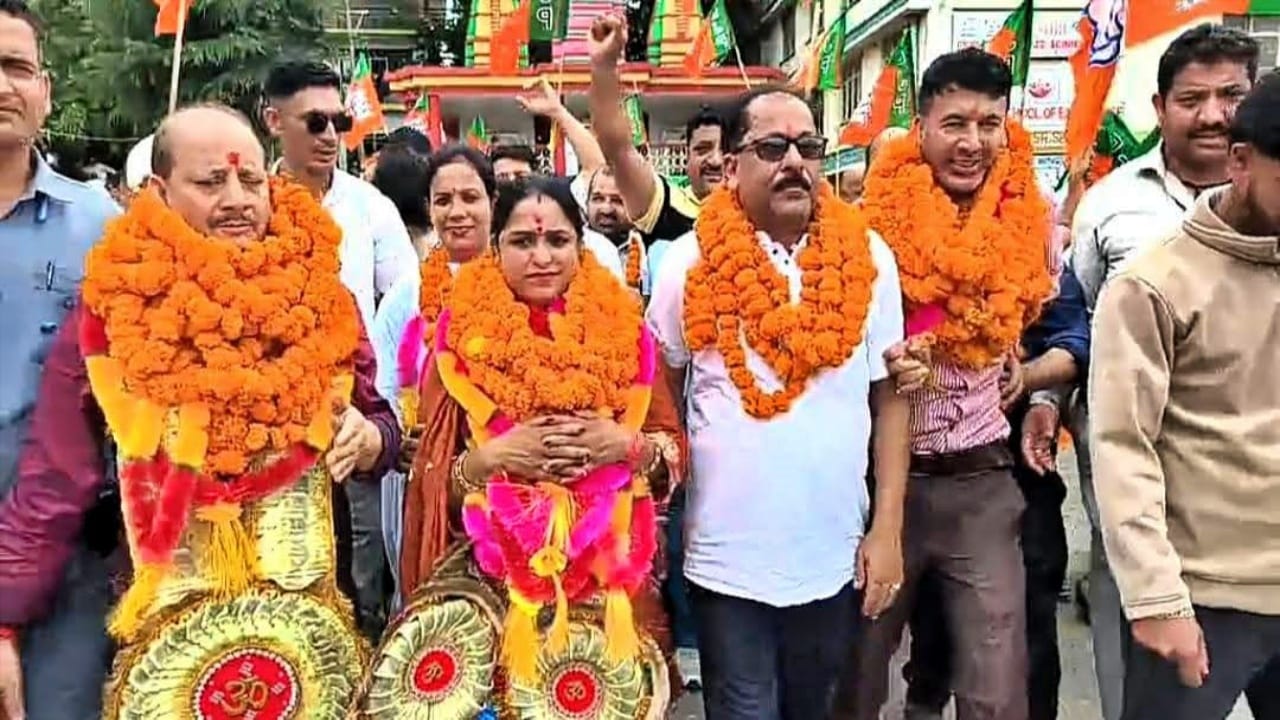सलूणी ब्लॉक समिति की नवनिर्वाचित अध्यक्ष छाया देवी और उपाध्यक्ष मदन ठाकुर।