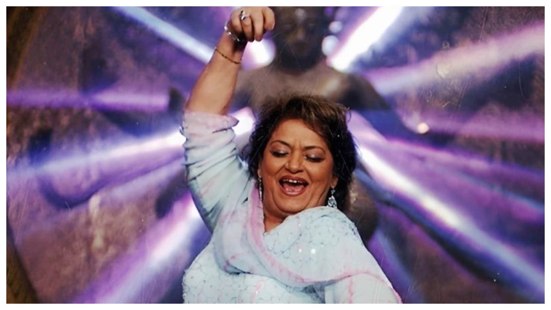 Saroj Khan Death Anniversary career and famous songs dance choreographer who taught madhuri to urmila