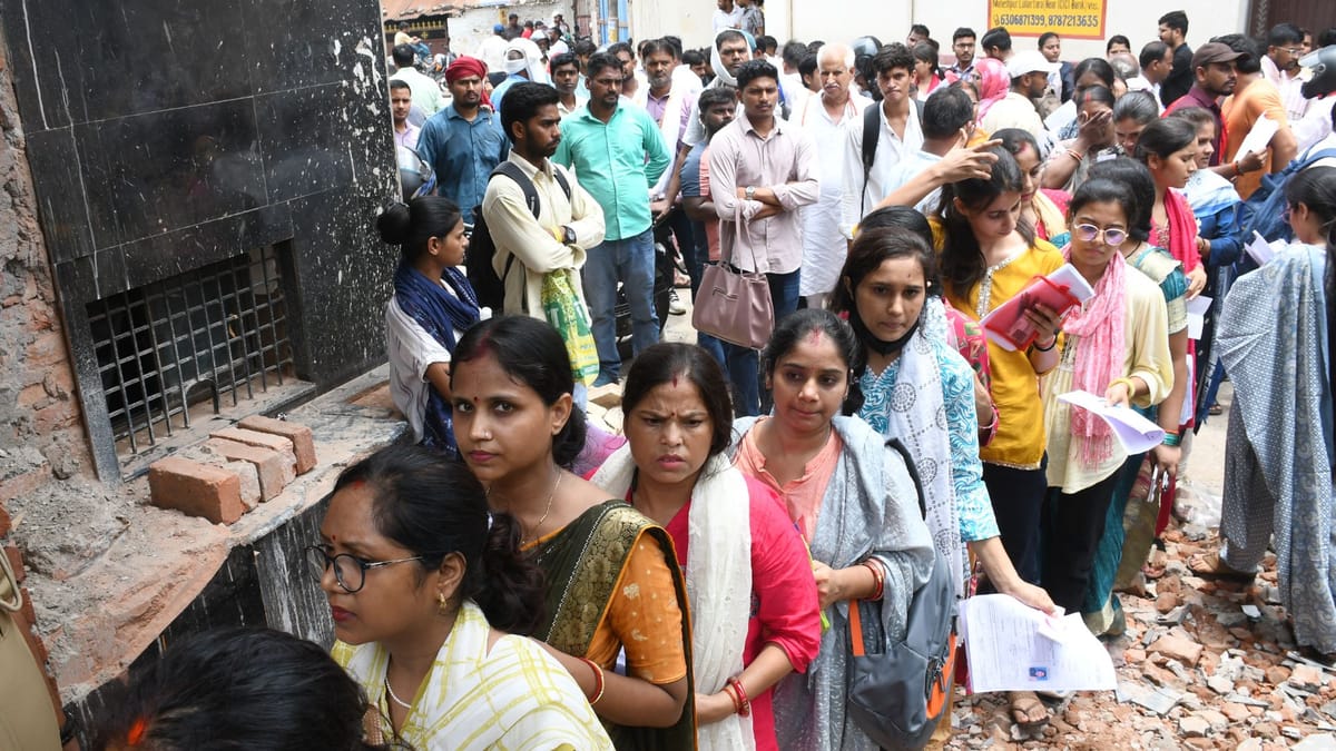 UPTET: गणित के समीकरण, सामाजिक अध्ययन के सवालों ने फंसाया; वाराणसी में 80 फीसदी से अधिक रही उपस्थिति