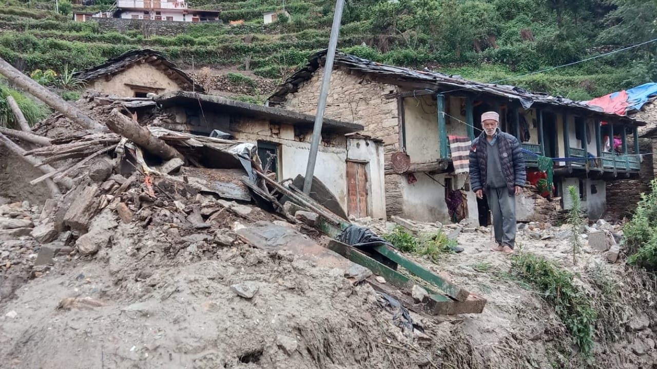 Uttarakhand Rain Havoc Elderly Couple Rescued After Debris Enters Home in Joshimath Badrinath chamoli News