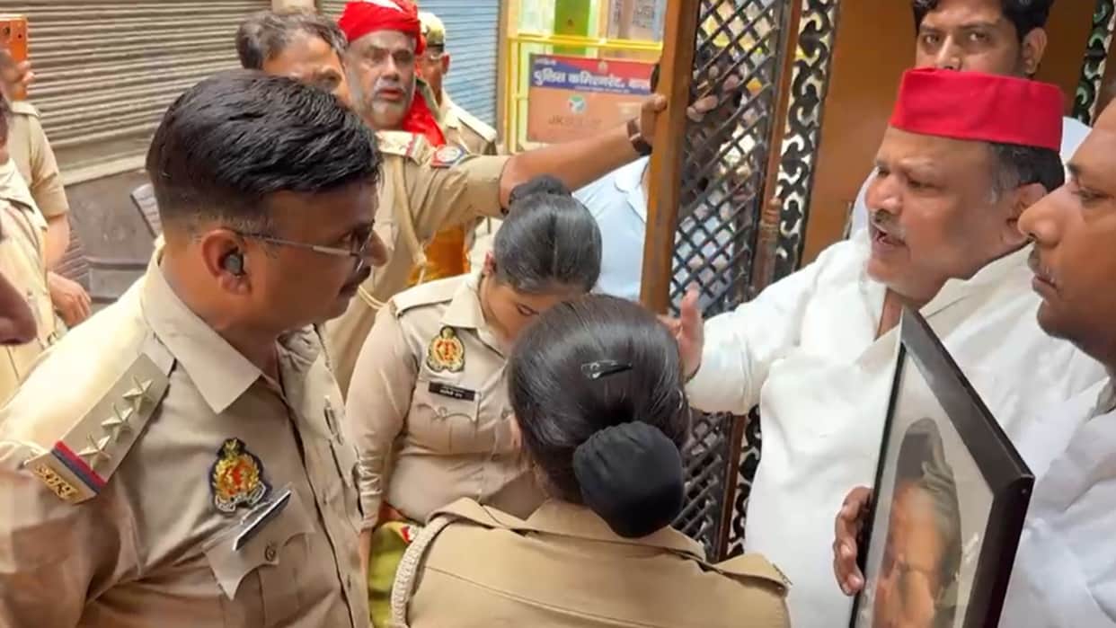 Video viral of altercation between Police Inspector and SP state secretary Laalu Yadav in Varanasi