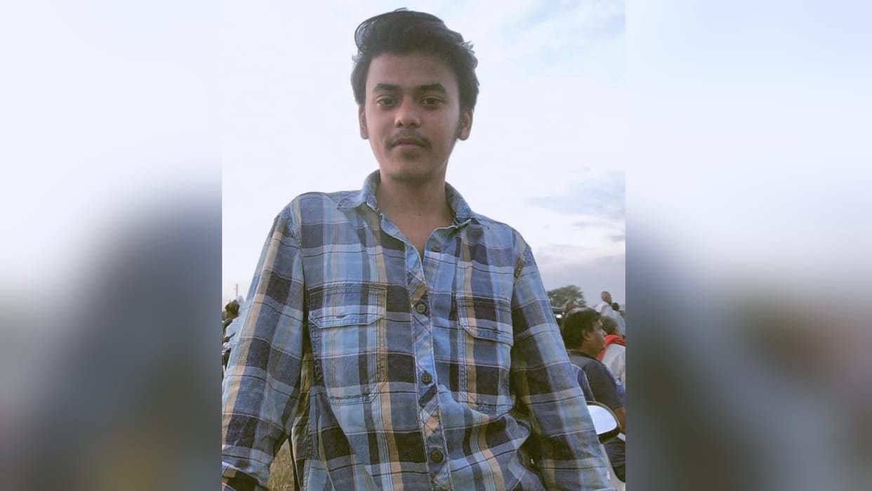 Son dies of electrocution in front of his father; he had gone to buy a fast-food cart.