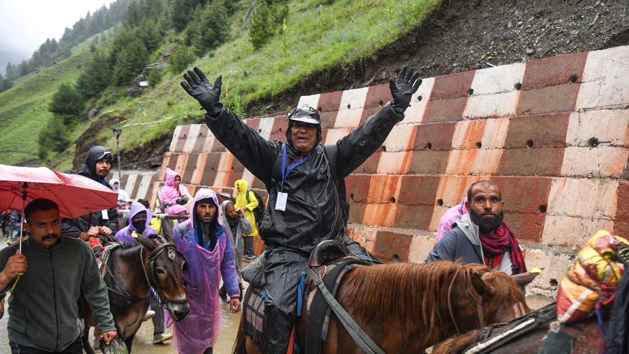 Another batch of pilgrims on way to Amarnath shrine