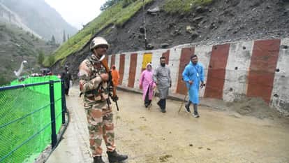 Amarnath Yatra 2026 Begins: Pilgrims First Batch Sets Off Amid Bam Bam Bhole Chants Entry on Registered Date