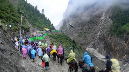 Amarnath Yatra 2026 Begins: Pilgrims First Batch Sets Off Amid Bam Bam Bhole Chants Entry on Registered Date