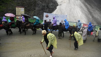 Amarnath Yatra 2026 Begins: Pilgrims First Batch Sets Off Amid Bam Bam Bhole Chants Entry on Registered Date