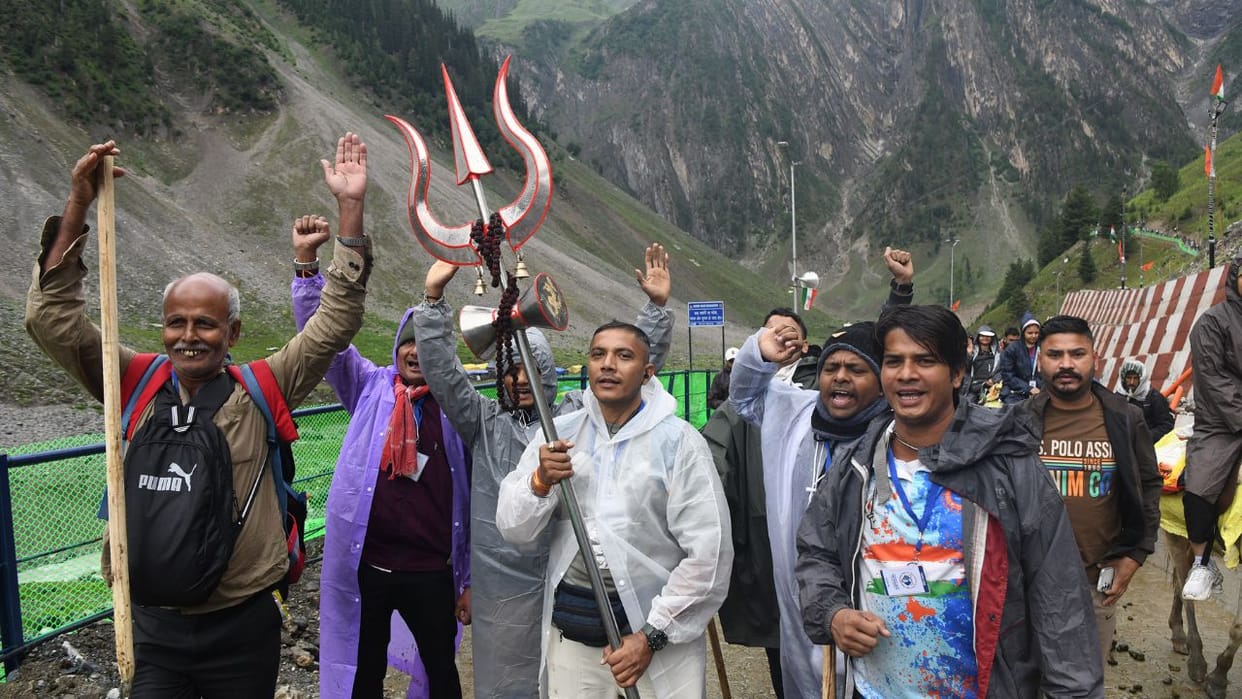 Largest batch of over 8,800 pilgrims leave Jammu for Amarnath Yatra Jammu