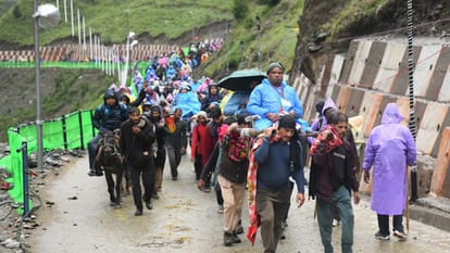 Amarnath Yatra 2026 Begins: Pilgrims First Batch Sets Off Amid Bam Bam Bhole Chants Entry on Registered Date