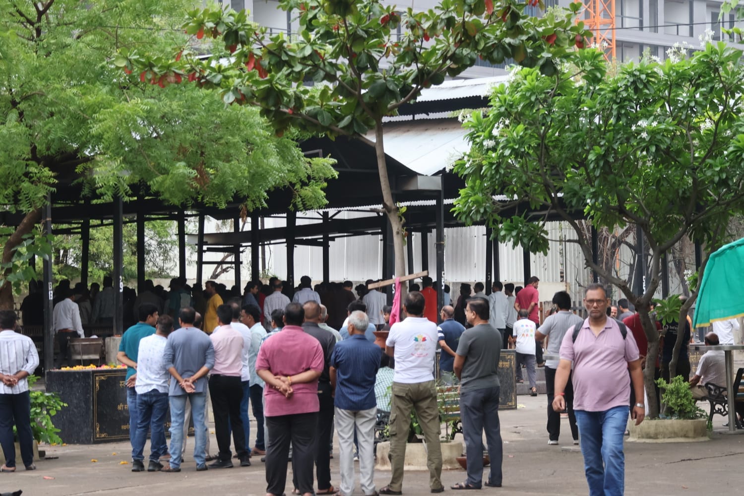 भूमि का अंतिम संस्कार मेघदूत नगर मुक्तिधाम में किया गया