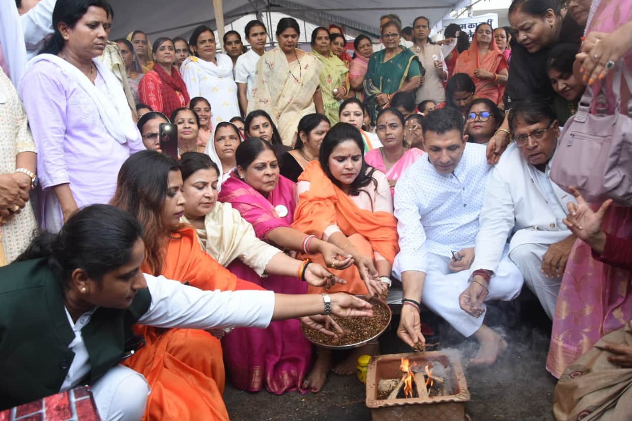 Mahila Congress holds 'Sadbuddhi Yajna' in Bhopal: Demands accounting of Ram Mandir donations; Digvijaya says