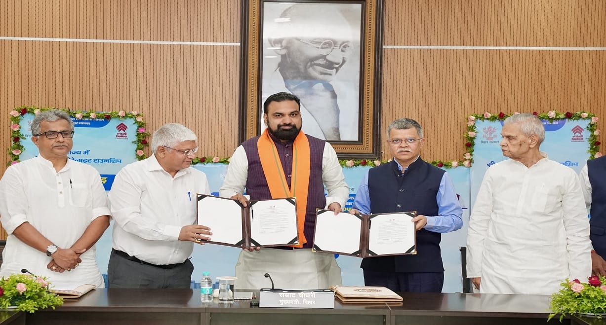 नगर विकास एवं आवास विभाग और HUDCO के बीच एक लाख करोड़ रुपये के वित्तपोषण के लिए एमओयू पर हस्ताक्षर।