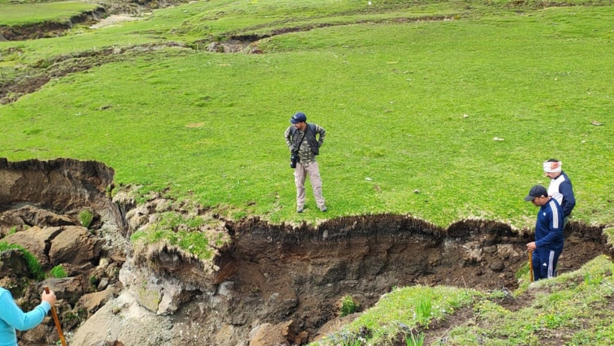 Uttarkashi Dayara Bugyal Land Subsidence Threatens 400 Hectares Soil Erosion Turns Alpine Meadows into Gullies