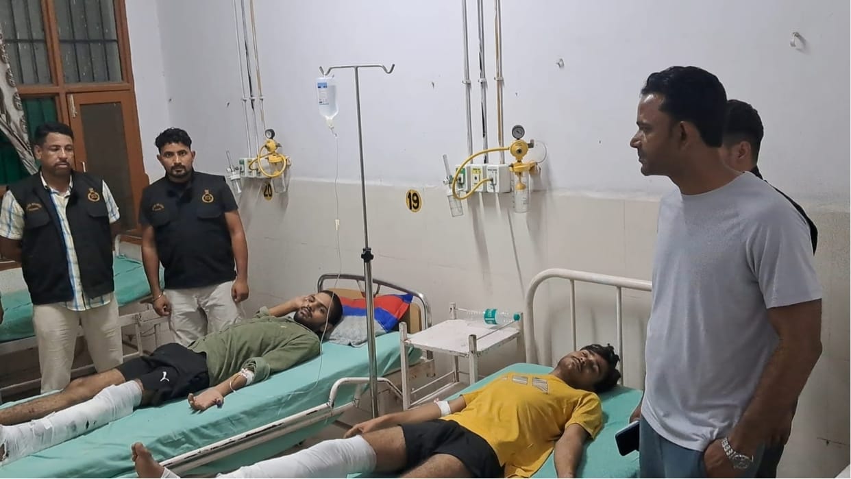 पुलिस-बदमाशों के बीच मुठभेड़:8 राउंड फायरिंग में 2 इनामी शूटर घायल, Si की बुलेटप्रूफ जैकेट ने बचाई जान - Encounter Between Police And Criminals In Rewari 2 Wanted Shooters ...