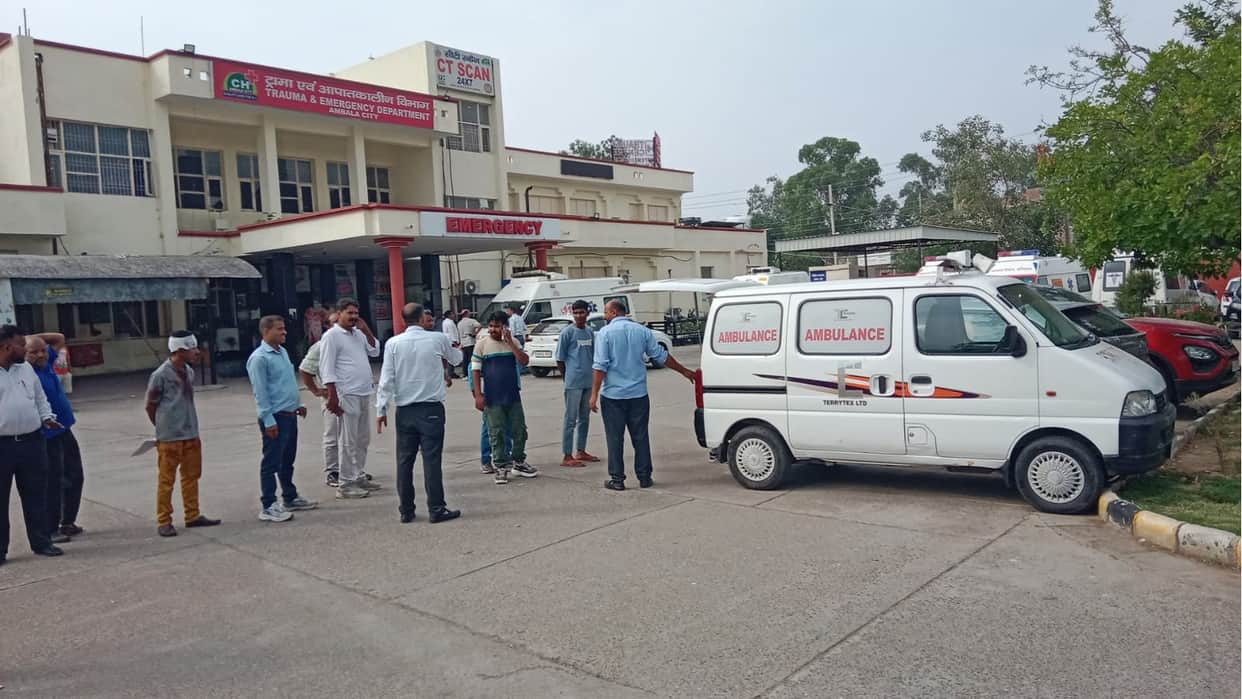 Private bus collides with pickup truck at Punjab border in Ambala; motorcyclist killed, 11 laborers injured.