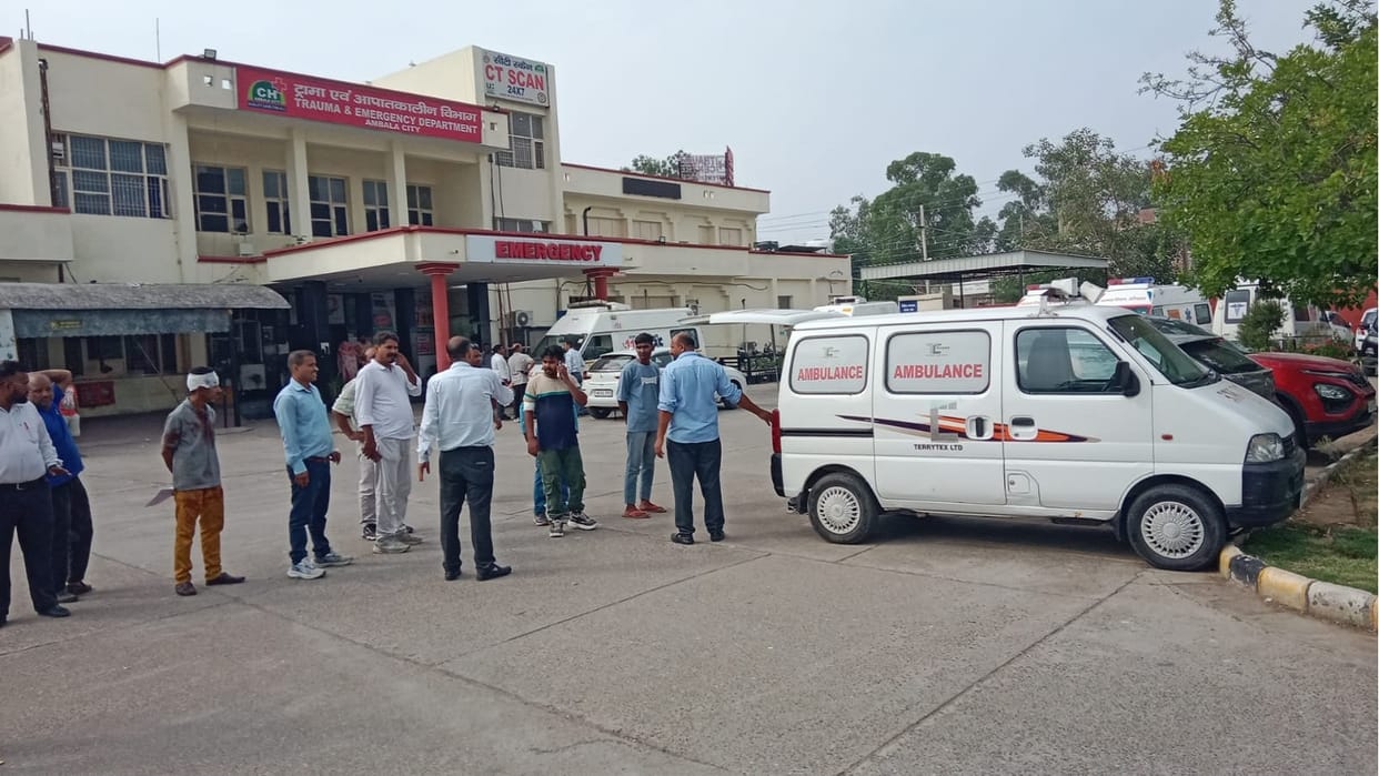 Private bus collides with pickup truck at Punjab border in Ambala; motorcyclist killed, 11 laborers injured.