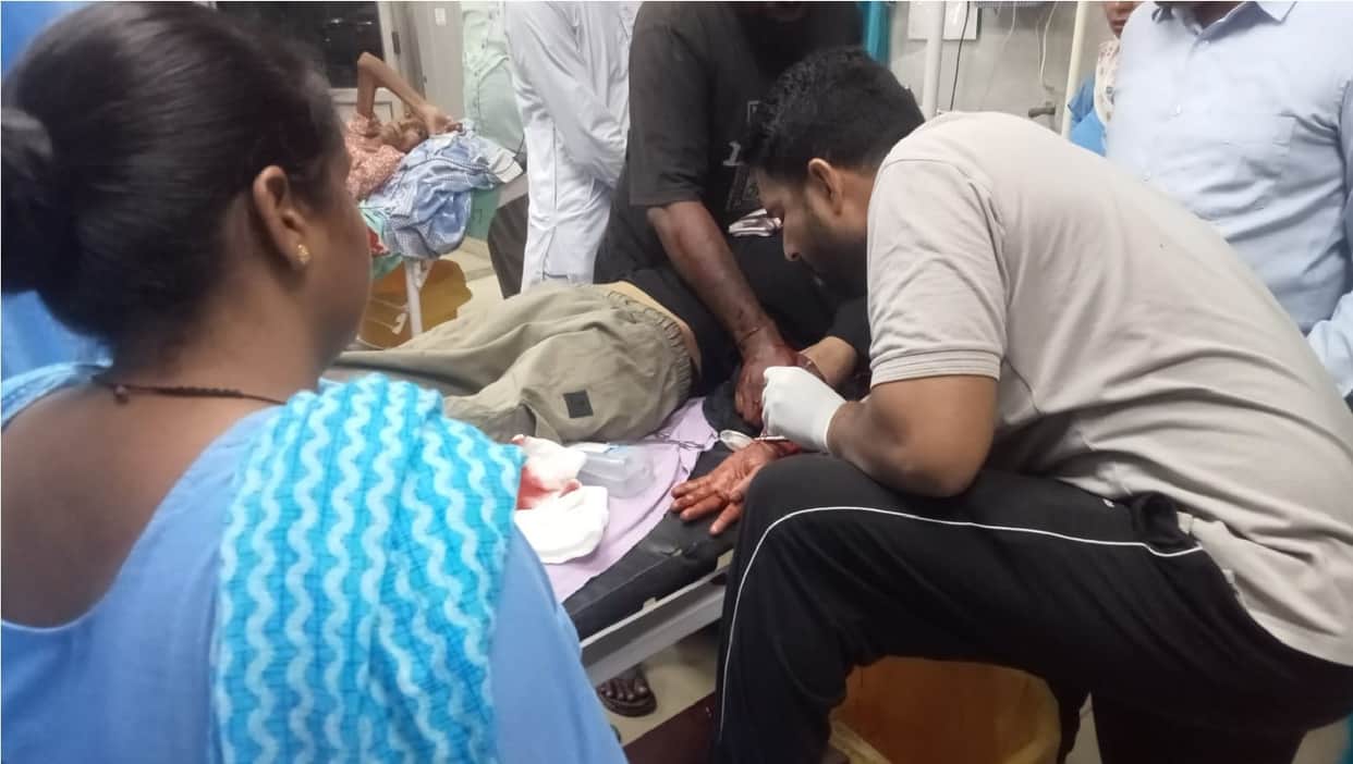 Firing and attack with chopper at liquor shop in Fatehabad young man wrist severed