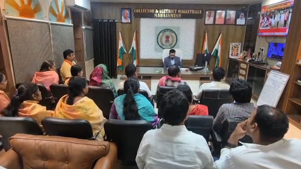 जनप्रतिनिधियों ने सौंपा ज्ञापन